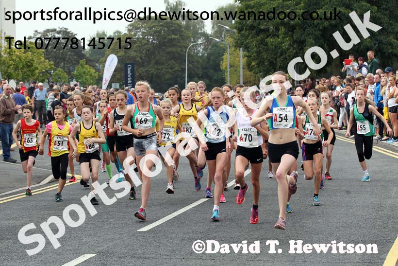 Start of the under-13 girls Northern Road Relays, Warrington. Photo: David T. Hewitson/Sports for All Pics